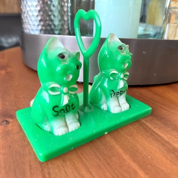 Vintage Green Cat Salt and Pepper Shakers - Picture 4 of 9